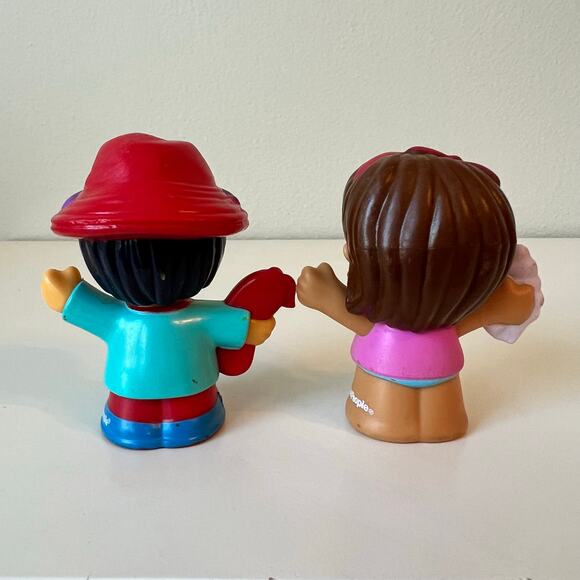 Fisher-Price Little People Life Guard 2017 Female Swimmer holding Sea Shell 2016 - Picture 4 of 6